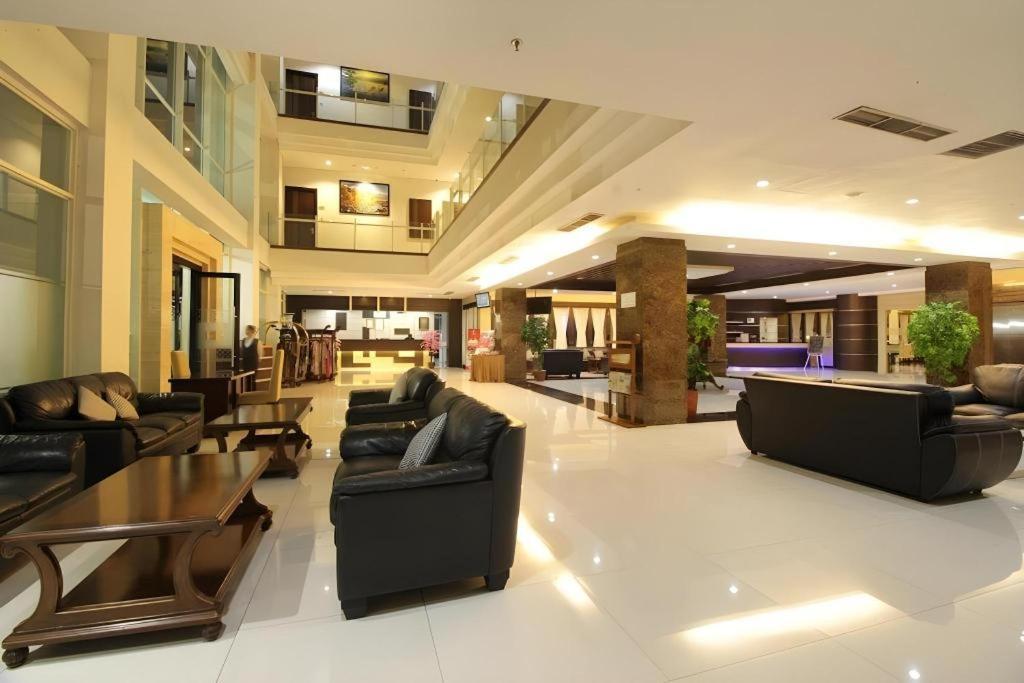 Megaland Hotel Solo Dış mekan fotoğraf