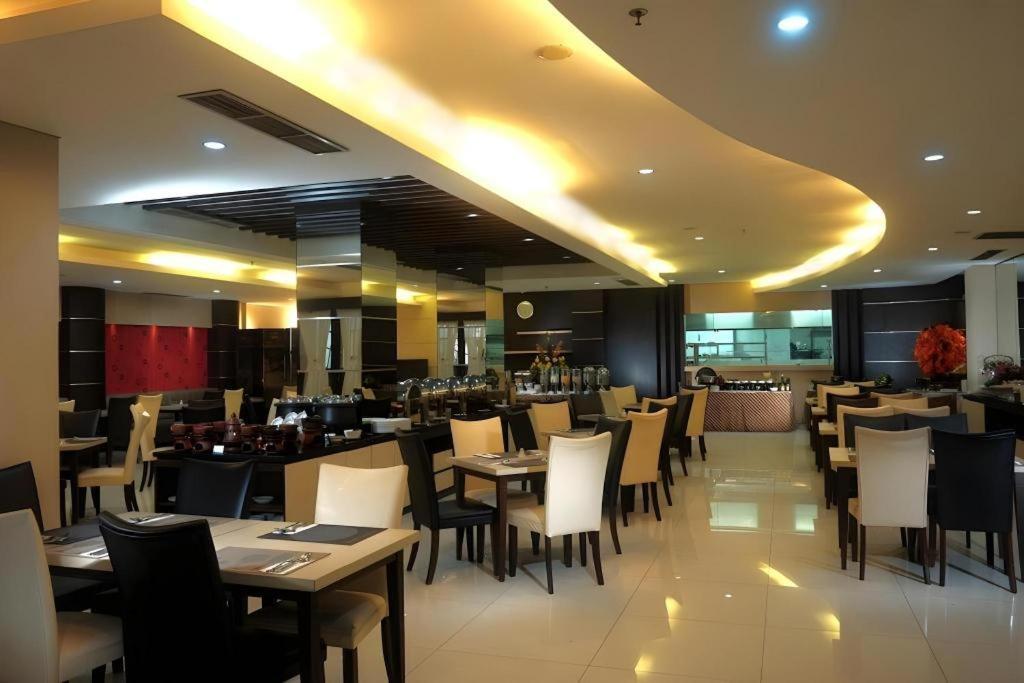Megaland Hotel Solo Dış mekan fotoğraf