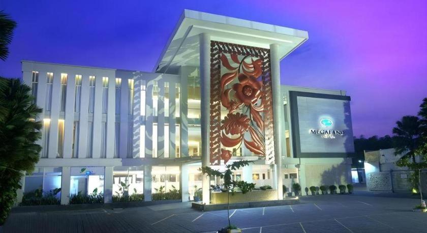 Megaland Hotel Solo Dış mekan fotoğraf
