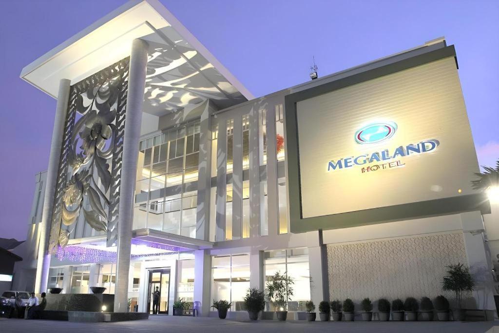 Megaland Hotel Solo Dış mekan fotoğraf
