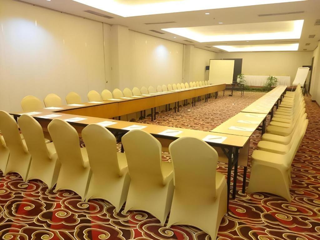Megaland Hotel Solo Dış mekan fotoğraf