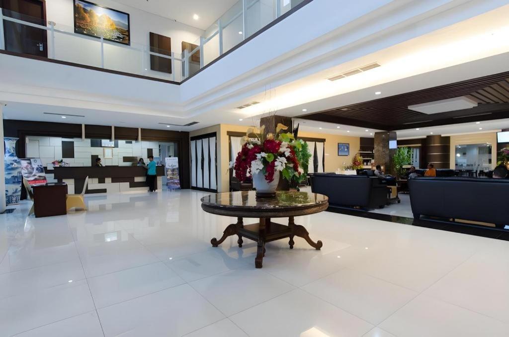 Megaland Hotel Solo Dış mekan fotoğraf